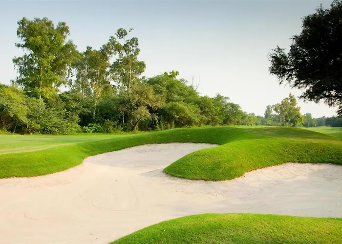 Hotel O Bogor Puncak Near Padang Golf Bukit Pelangi Formerly Gunung Geulis Village